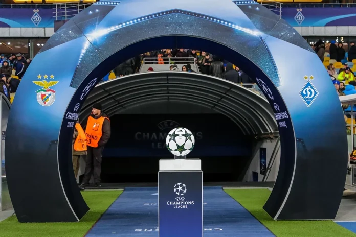 Liga Mistrzów - piłka logo tunel 1