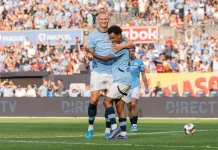 Premier League: kontrowersyjny gol Haalanda w derbach Manchesteru, Liverpool stracił punkty Manchester City - Erling Haaland i Oscar Bobb